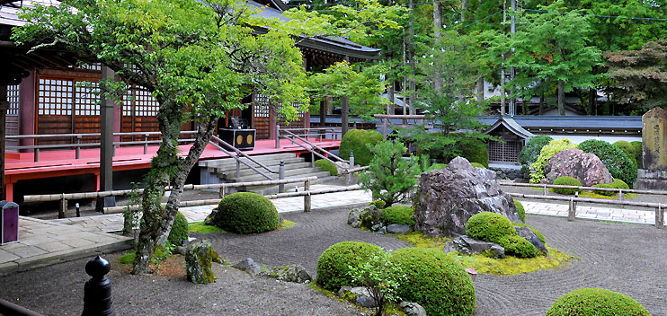 山門から庭園