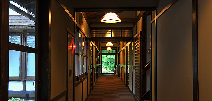 山門から庭園
